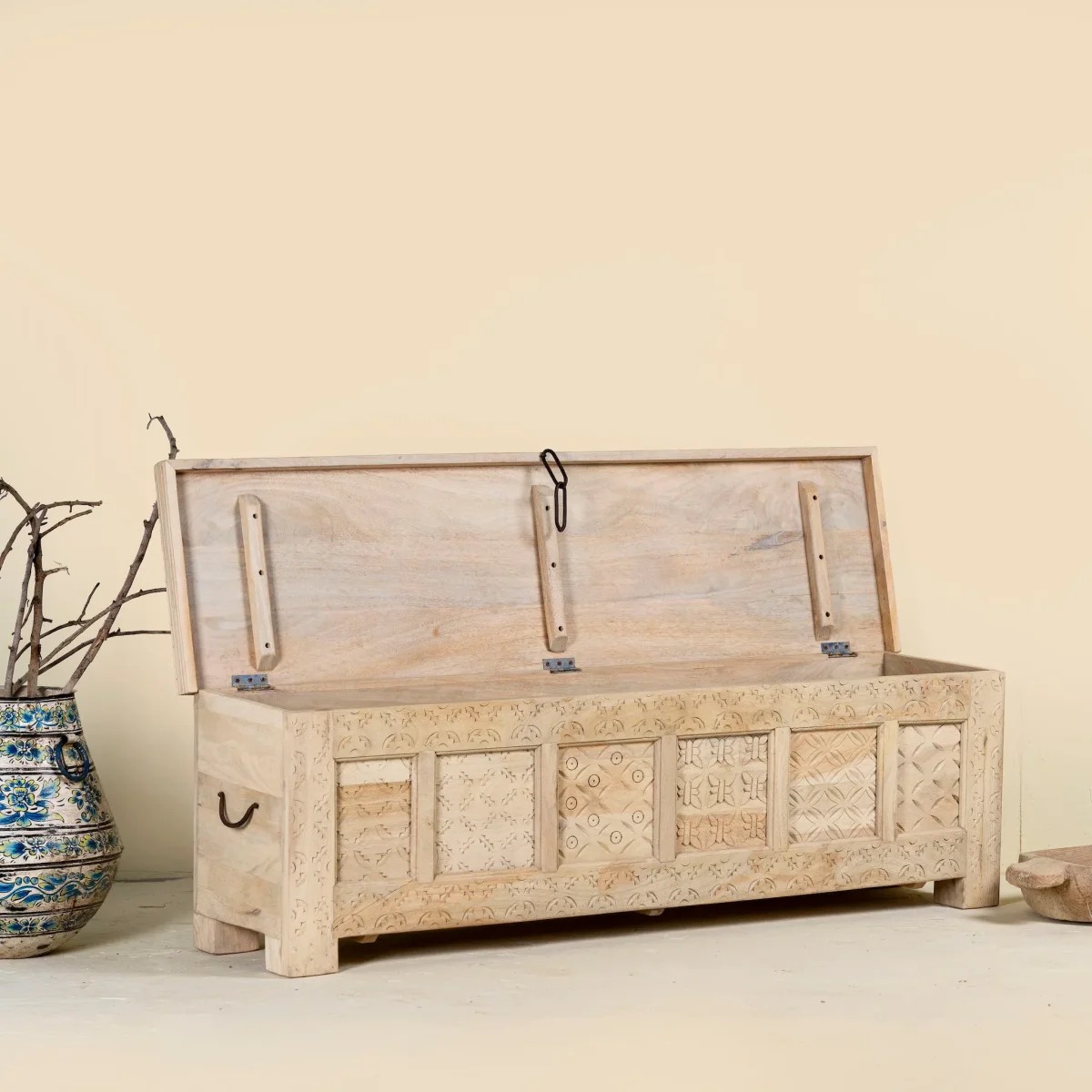 Adhira - Sandgestrahlter Couchtisch aus Mangoholz 150cm – Bild 5