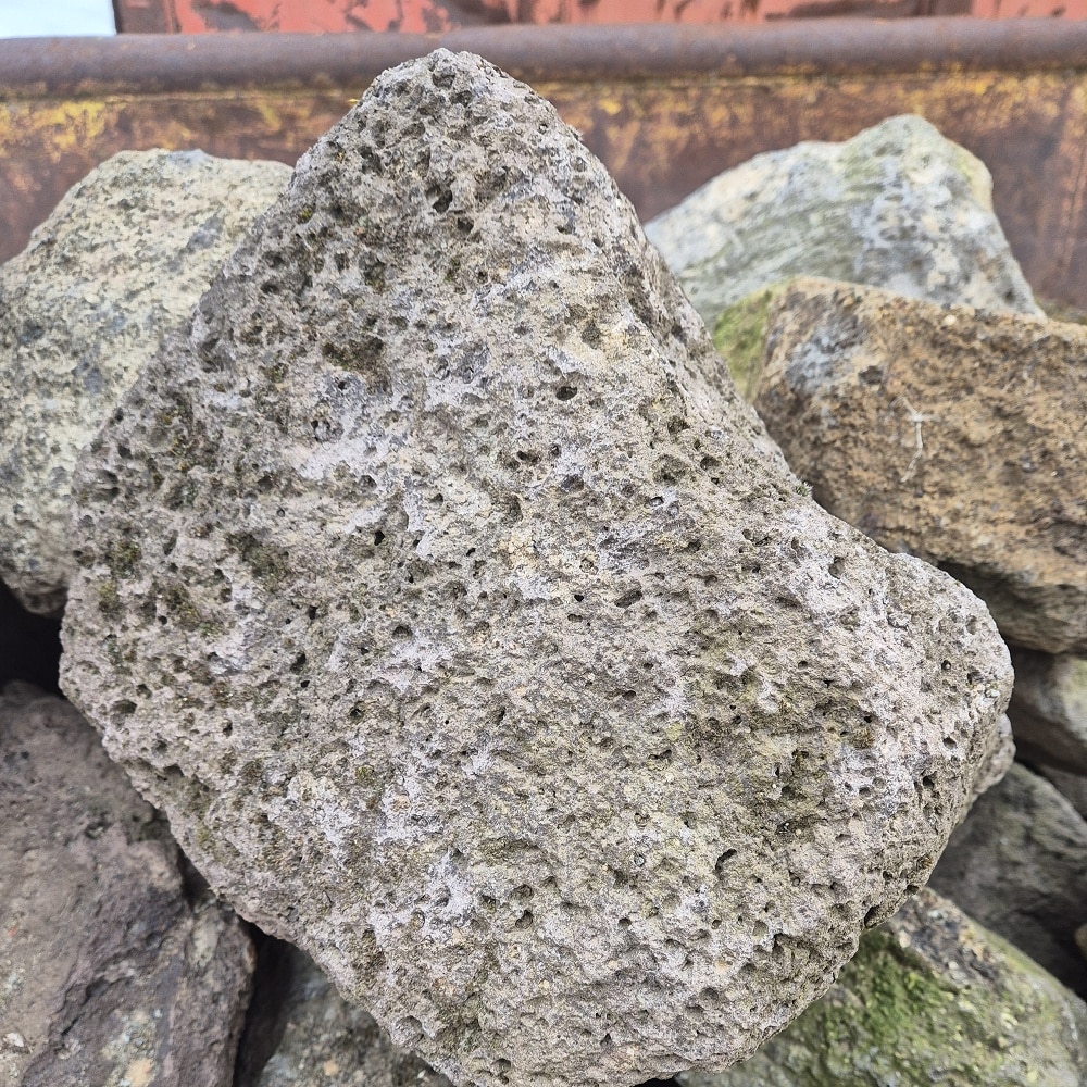 Tuffstein Mauersteine antik handlich behauen – Bild 5