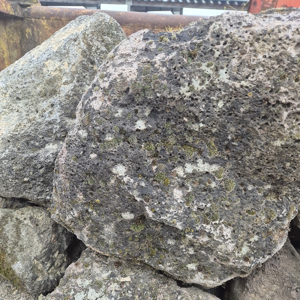 Tuffstein Mauersteine antik handlich behauen – Bild 3