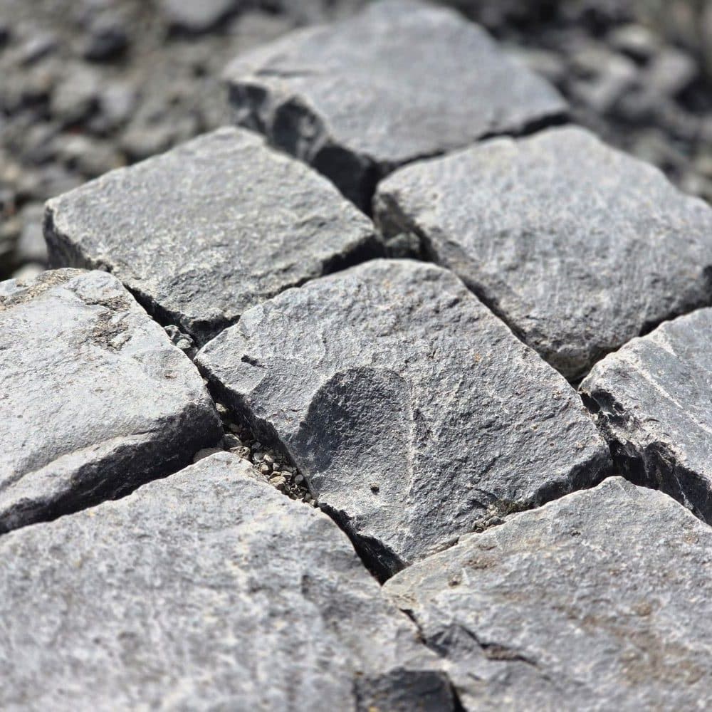 Basalt Kopfsteinpflaster 8 – 11 antik