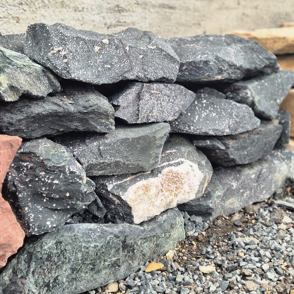Diabas Mauerstein handlich naturgebrochen