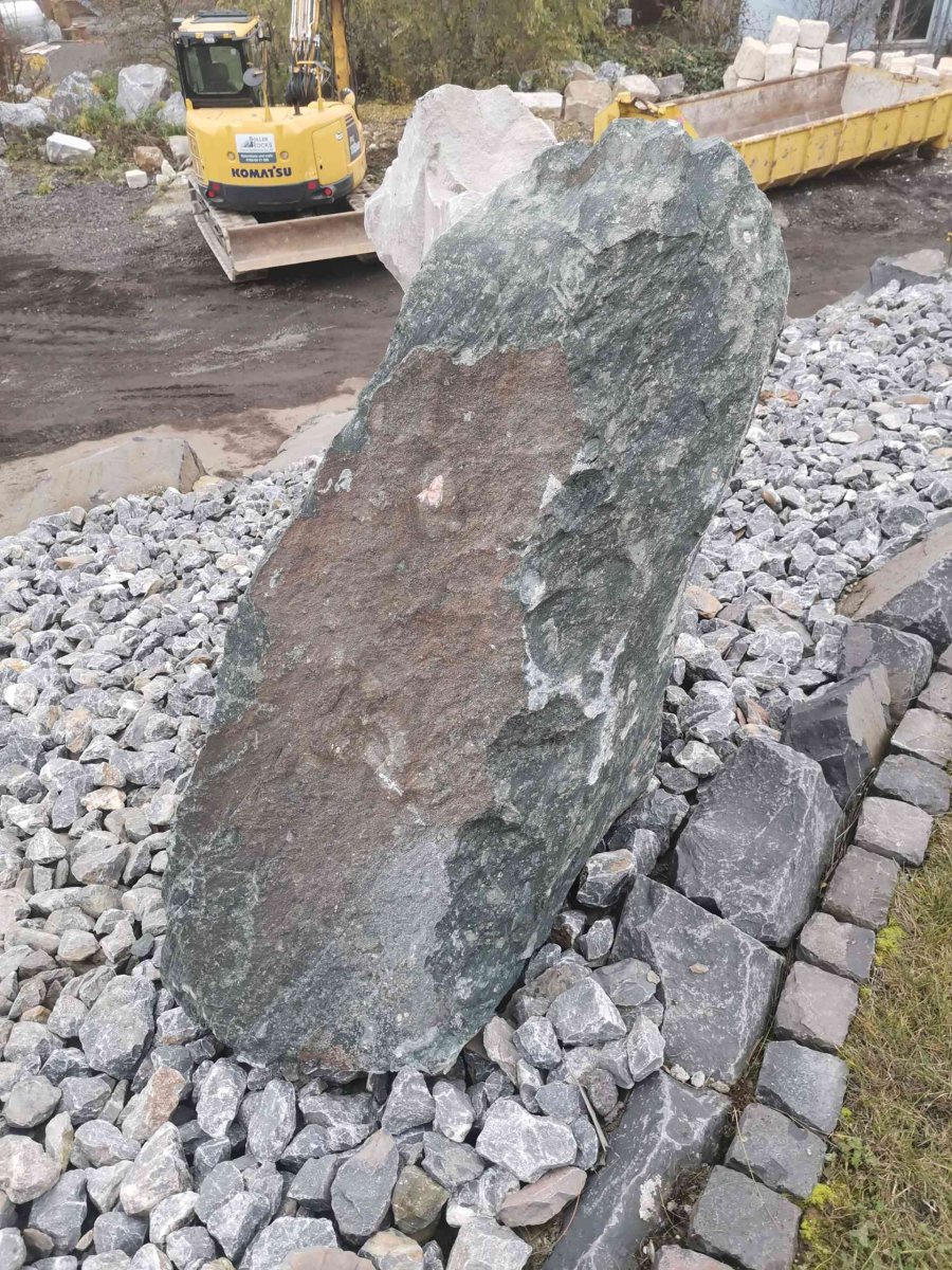 Diabas Monolith „Dreieck“ – Bild 3